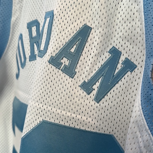 Michael Jordan North Carolina Tar Heels Mitchell & Ness 1983/84 Authentic Jersey - Picture 8 of 9